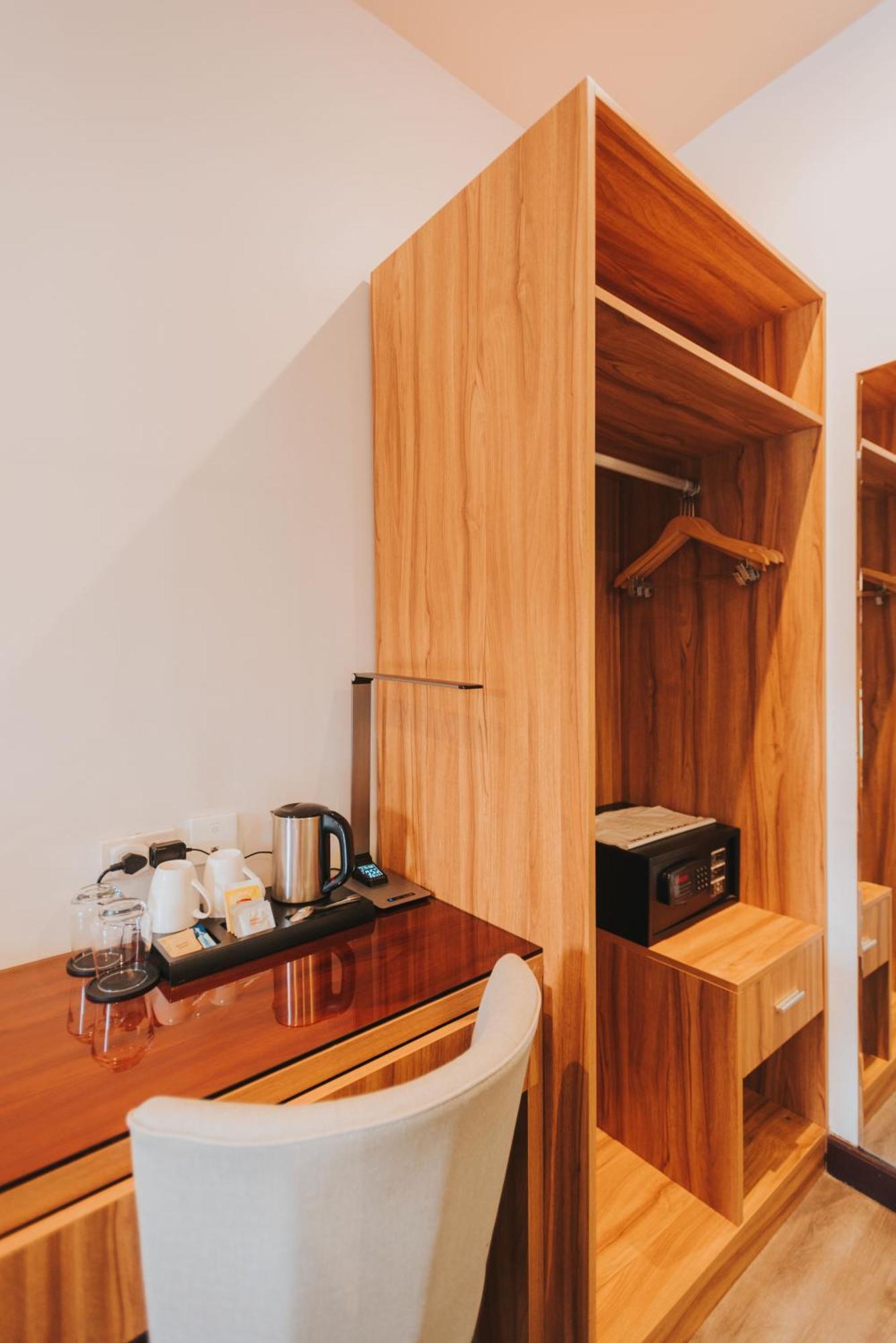 Surestay Plus Hotel By Best Western Ac Luxe Angeles City Esterno foto